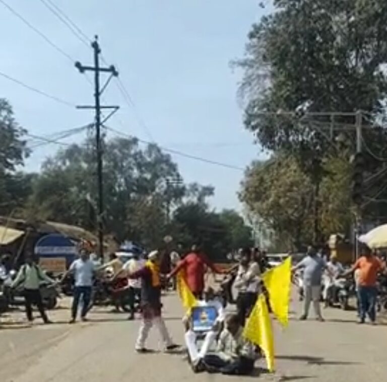 अमित दीवान आत्महत्या केस – सर्व समाज ने मीनाक्षी चौक पर धरना, प्रदर्शन कर किया चक्काजाम