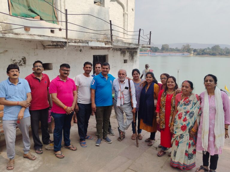 चित्रगुप्त घाट पर साफ सफाई