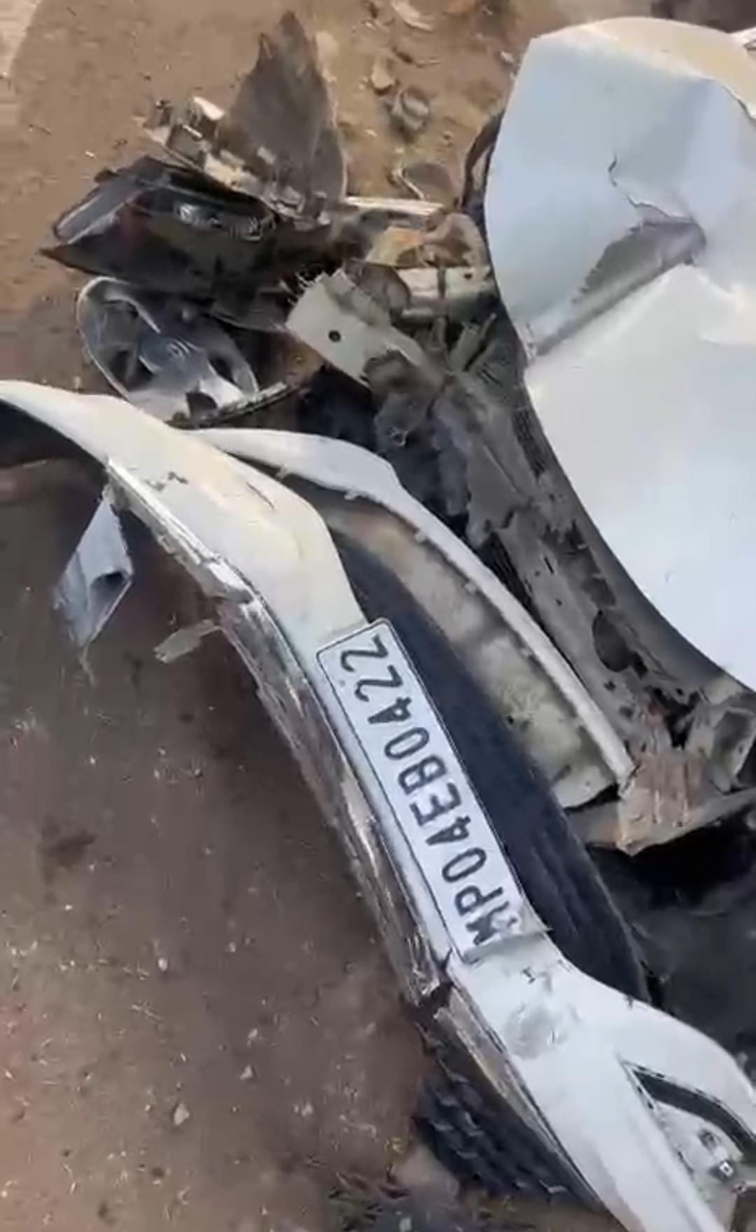 तेज और लापरवाही कार चलाने से महिला का एक्सीडेंट , हाथ फैक्चर