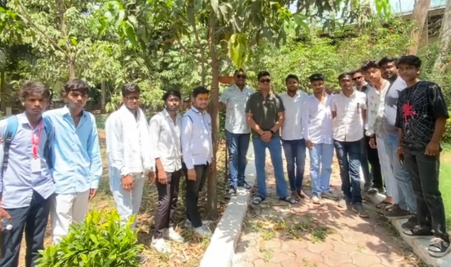 भारतीय राष्ट्रीय छात्र संगठन के 55वा स्थापना दिवस पर पौधरोपण किया