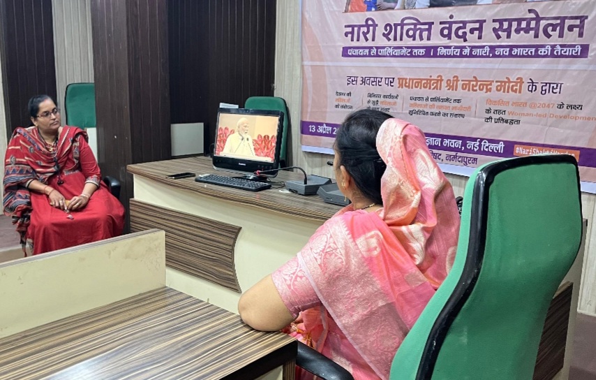 नपा में किया प्रधानमंत्री श्री मोदी के भाषण का लाइव प्रसारण, नपाध्यक्ष सहित स्वसहायता समूहों की महिलाएं रहीं मौजूद