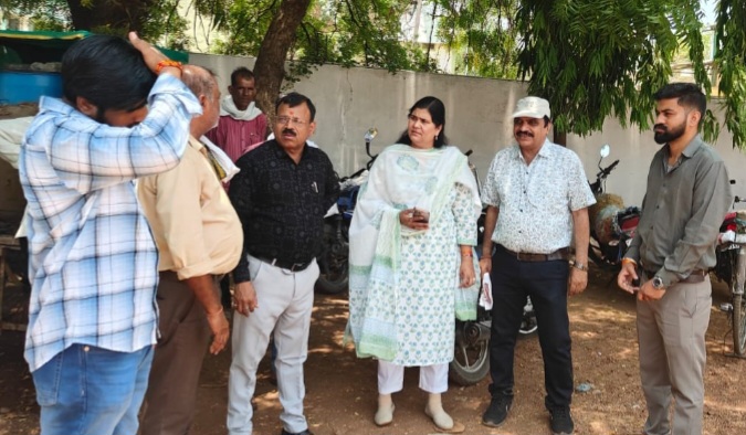 जिला आपूर्ति अधिकारी ने किया गेहूं उपार्जन केंद्रों का निरीक्षण, अमानक स्कंद पाए जाने पर केंद्र प्रभारियों को दिए सख्त निर्देश