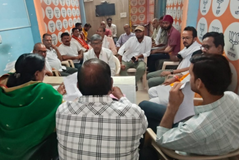 राज्यसभा सांसद माया नारोलिया ने भाजपा कार्यालय में सुनी आमजनों की समस्याएं, जनसुनवाई के दौरान वितरित किए आर्थिक सहायता के चेक