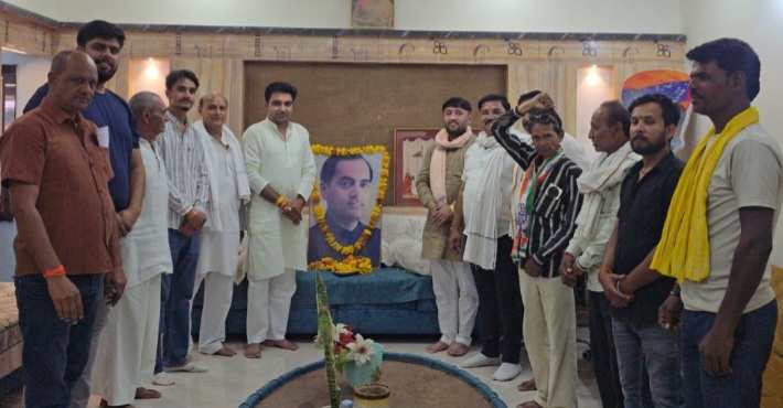 राजीव गांधी की पुण्यतिथि पर श्रद्धांजलि सभा, कांग्रेसजनों ने याद किया योगदान, स्वर्णिम कार्यकाल बताते हुए दीपक दीक्षित बोले सभी वर्गों को साथ लेकर चलते थे राजीव जी