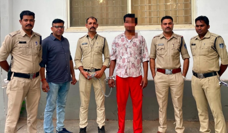 शराब रेड कार्यवाही के दौरान 02 प्रकरण दर्ज, 129 लीटर अवैध शराब कीमत करीबन 51,020/- रु की जप्त