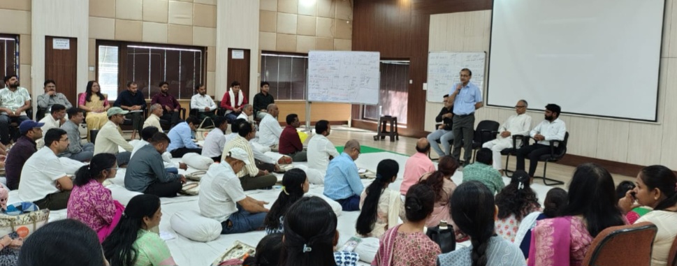 कोई व्यक्ति अधिक कार्य करने से नहीं कार्य को बोझ समझकर करने से थकता है- डॉ. मनीष वर्मा