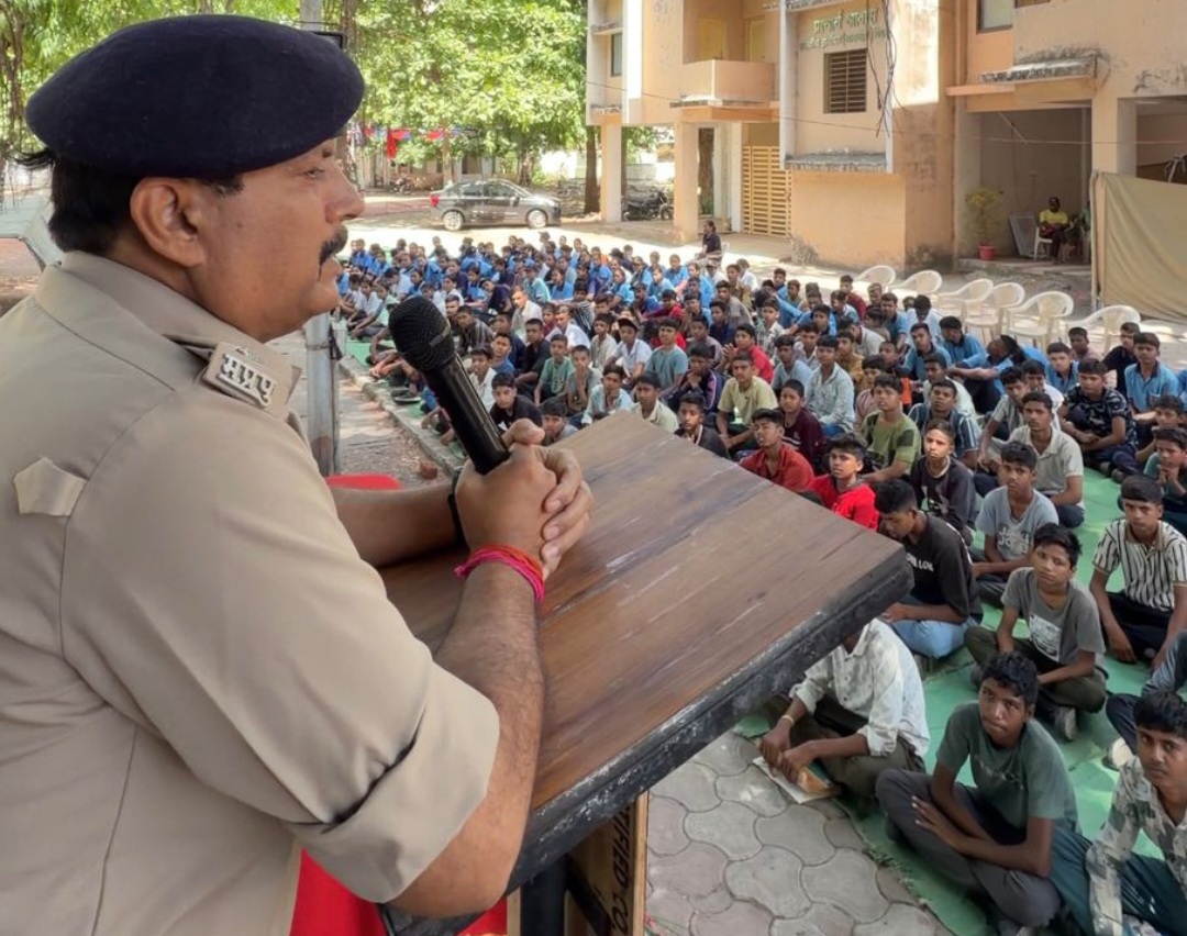 एनसीसी कैंप में यातायात जागरूकता अभियान आयोजित, डीएसपी ट्रैफिक संतोष मिश्रा ने कैडेट्स को सड़क सुरक्षा एवं यातायात नियमों के प्रति किया जागरूक