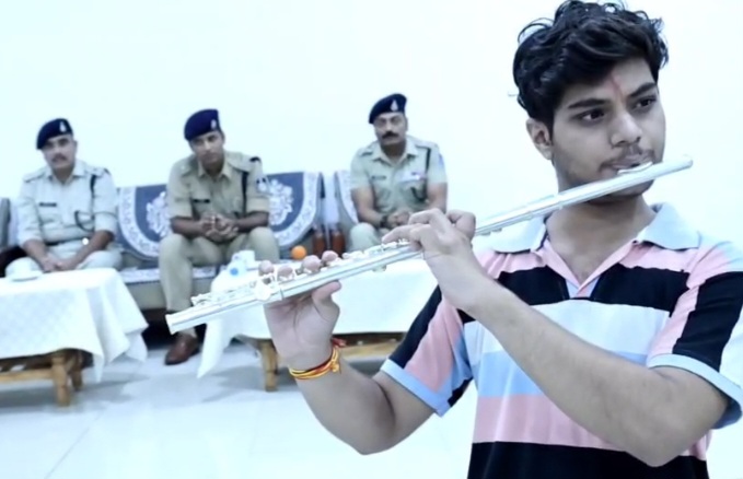 नर्मदापुरम पुलिस की अनूठी पहल “सुर से सेवा तक”, पुलिस बैंड भर्ती के लिए युवाओं को दिया जा रहा है निशुल्क प्रशिक्षण