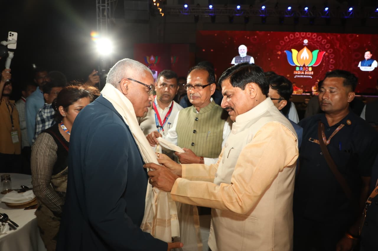 एक तरफ ब्रिक्स सम्मेलन के मेहमानों को दी डिनर पार्टी, दूसरी तरफ सीएम मोहन बोले- आत्म-मूल्यांकन करे कांग्रेस