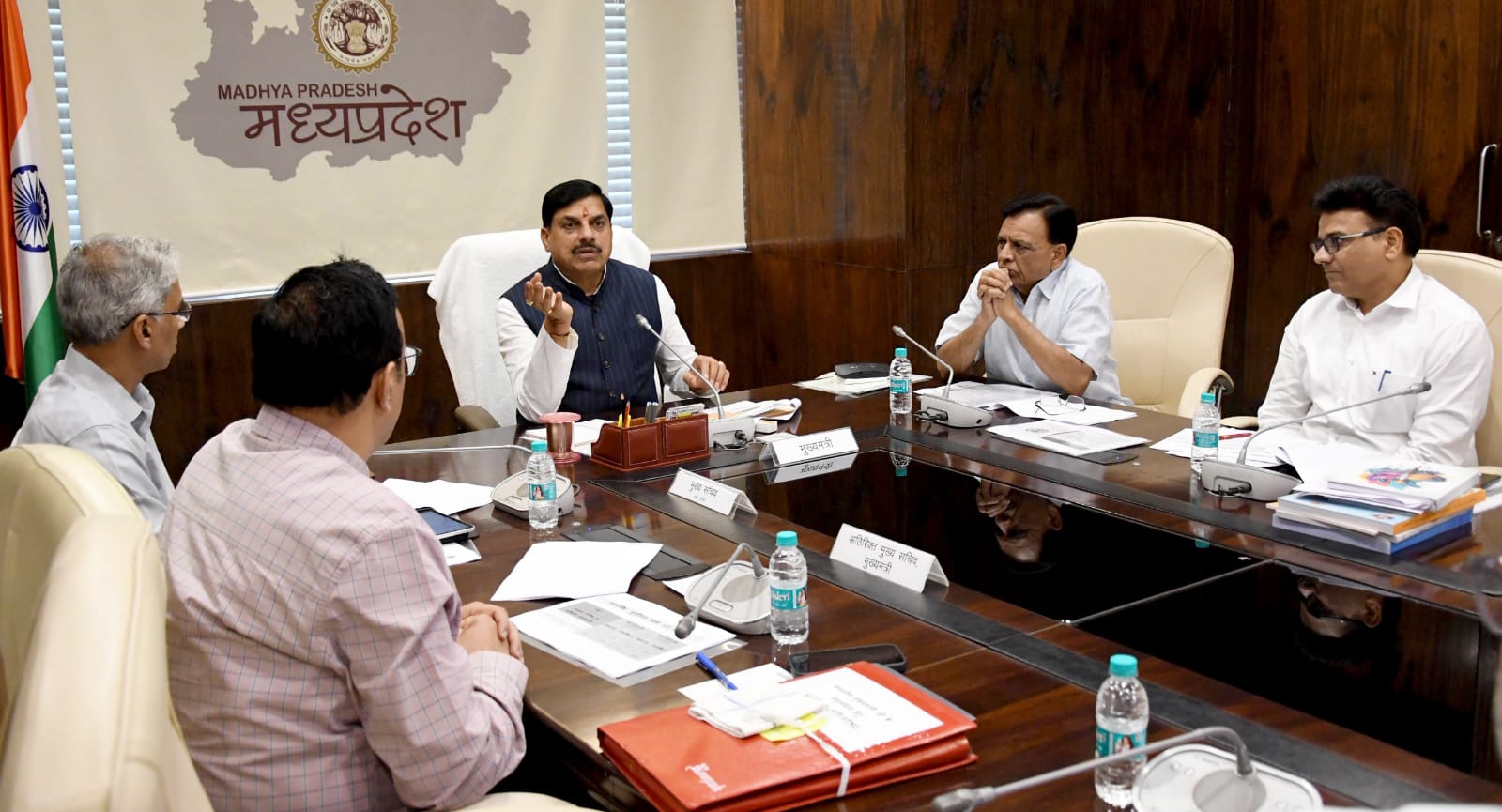 स्वतंत्रता दिवस पर प्रभारी मंत्री जनता के सामने रखें सारी जानकारी- मुख्यमंत्री