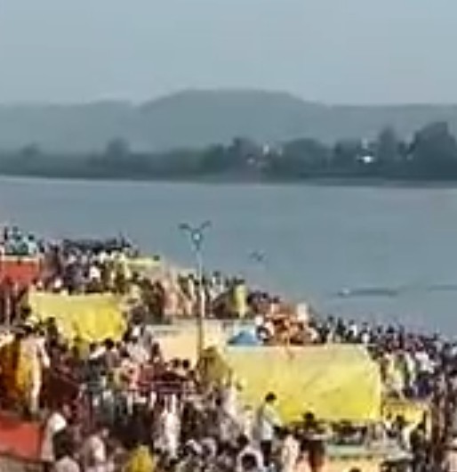 सोमवती अमावस्या पर पुण्य लाभ लेने नर्मदा में लगाई डुबकी, किया दान पुण्य , सुरक्षा के पुख्ता इंतजाम