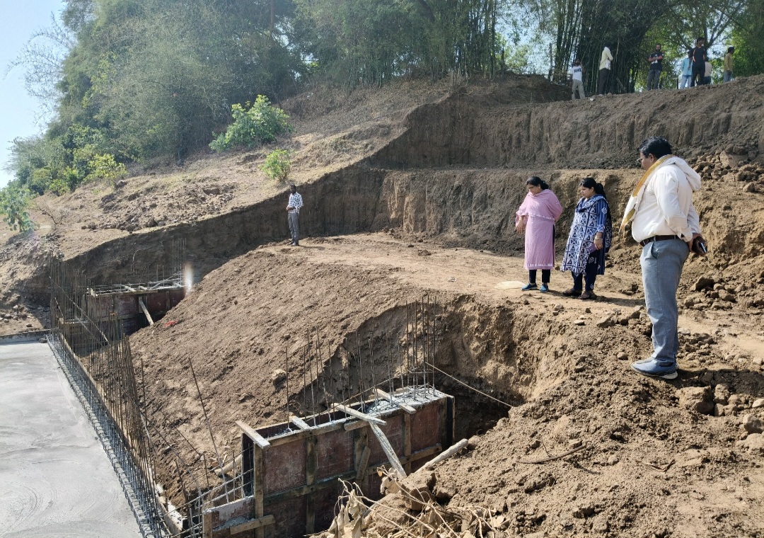 सीएमओ ने किया करबलाघाट पर चल रहे निर्माण कार्य का निरीक्षण