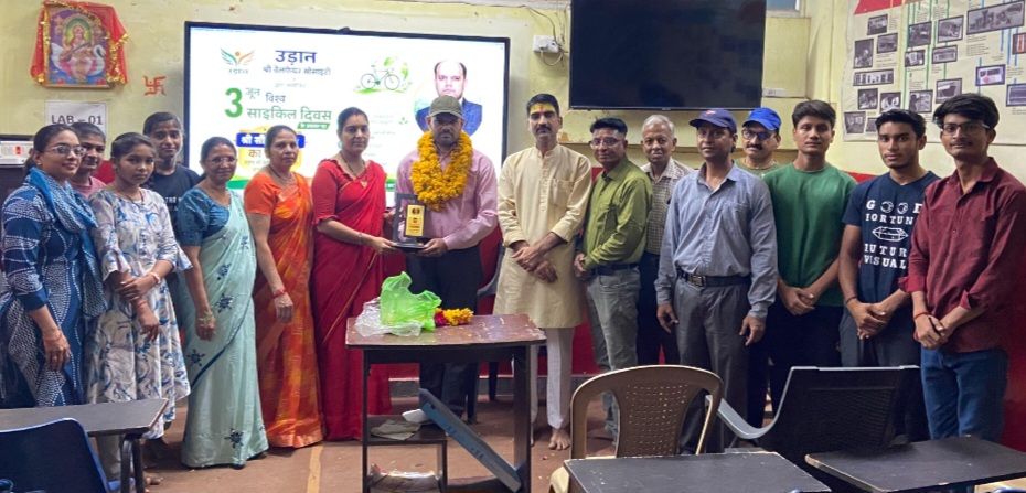 विश्व साइकिल दिवस पर उड़ान श्री वेलफेयर सोसाइटी ने किया साइकिलिस्ट सौरभ दुबे का सम्मान