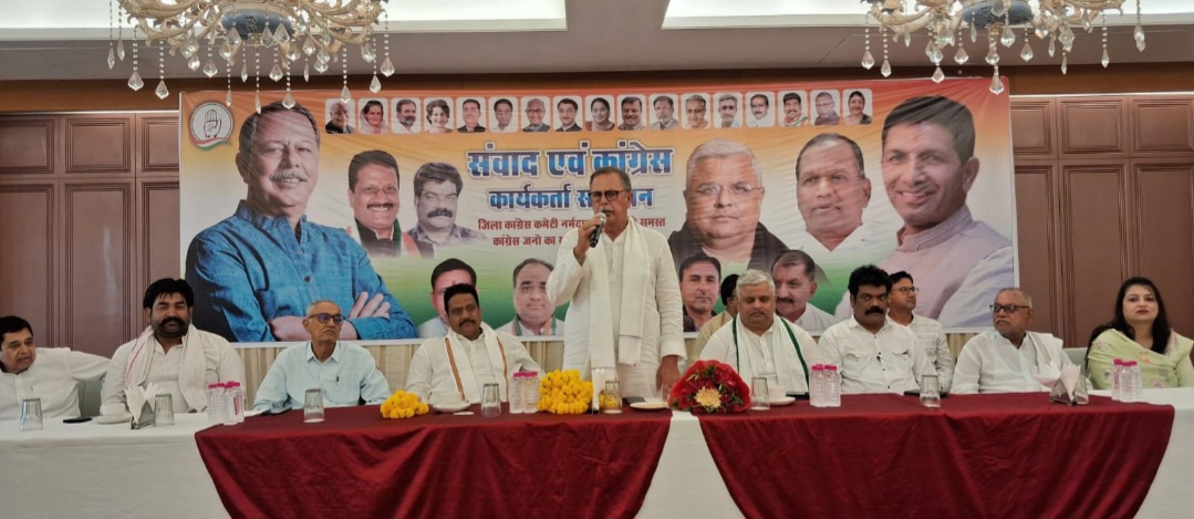 इटारसी में कांग्रेस के संवाद एवं कार्यकर्ता सम्मेलन में उमड़ा जनसैलाब, मध्य प्रदेश विधानसभा के पूर्व नेता प्रतिपक्ष अजय सिंह राहुल भैया ने कार्यकर्ताओं में जगाया जोश