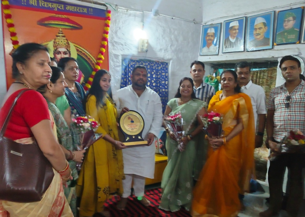 राष्ट्रीय मानव अधिकार आयोग के सदस्य श्री कानूनगो पहुंचे चित्रगुप्त मंदिर की पूजा अर्चना, स्वच्छता कार्यक्रम को सराहा, अखिल भारतीय कायस्थ मातृशक्ति ने किया स्वागत