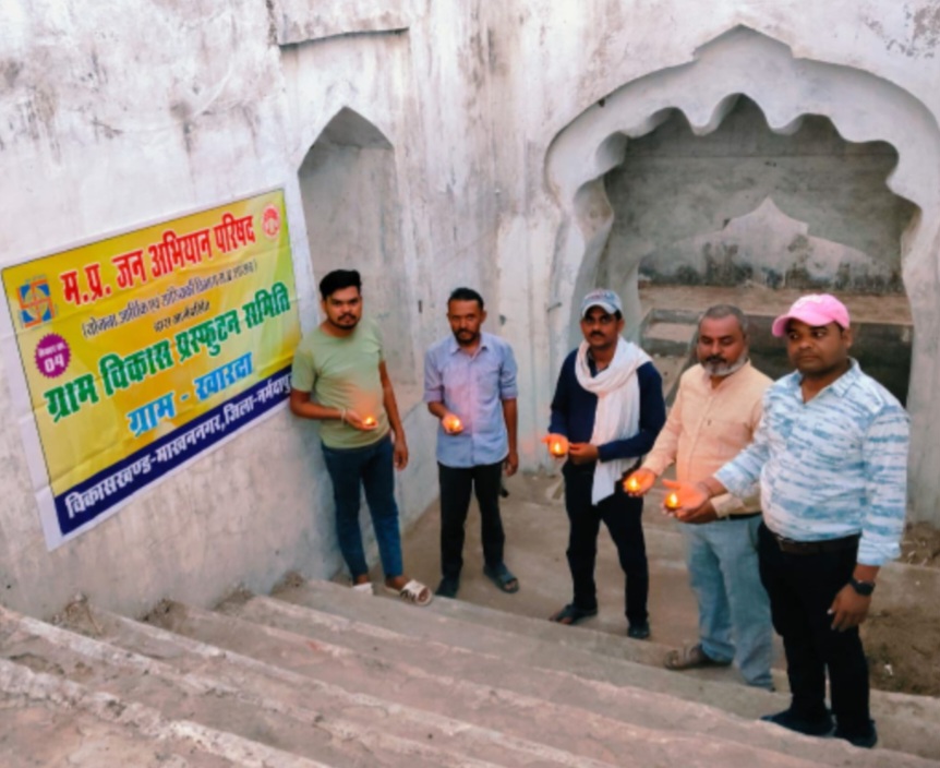 सांस्कृतिक विरासत सहेजने एवं जल बचाने बाबड़ी पर दीपदान किया