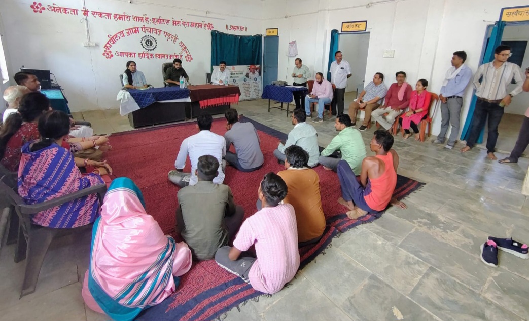 एसडीएम ने किया नयागांव एवं पड़रई ठाकुर का दौरा, ग्रामीणों की सुनी समस्याएं