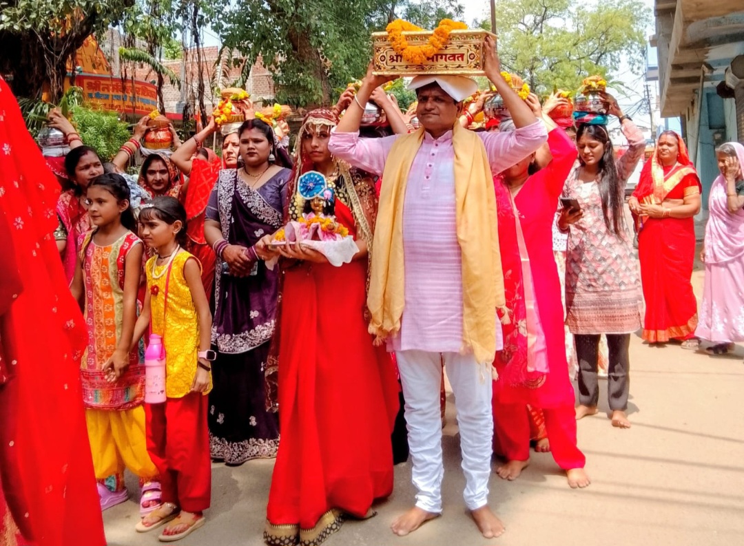 पापी व्यक्ति भी श्रीमद् भागवत कथा सुन ले तो उसका कल्याण हो जाता है – पंडित स्पर्श तिवारी,ग्वालटोली शंकर मंदिर में कथा का पहला दिन, निकली शोभायात्रा