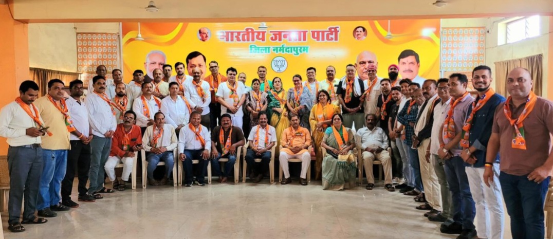 प्रधानमंत्री कार्यकाल के सफलतम 12 वर्ष पूर्ण होने पर प्रत्येक बूथ पर कार्यकर्ता करें 12-12 पौधों का रोपण – संसाद माया नारोलिया, भाजपा नर्मदापुर मंडल की मासिक बैठक हुई संपन्न