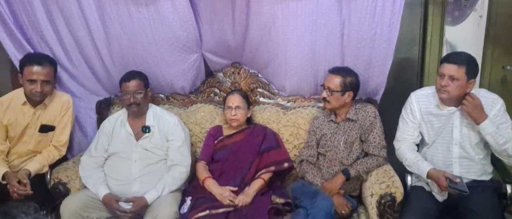 बी.ए. एल.एल.बी. पाठ्यक्रम बंद किए जाने के विरोध में अधिवक्ताओं और पूर्व छात्रों ने उठाई आवाज