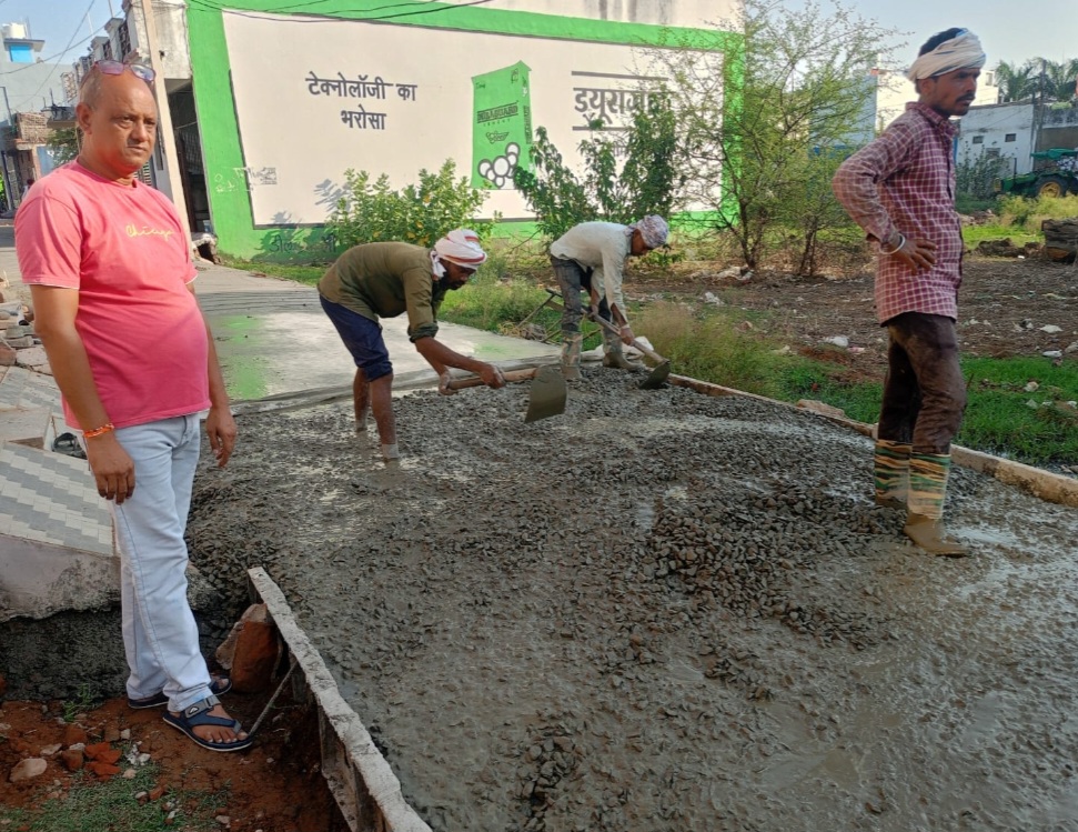 पार्षद अनुराधा दीपक दीक्षित के कार्यकाल में ऐतिहासिक विकास, वार्ड 08 हुआ कच्ची सड़क मुक्त, क्षेत्रवासियों में खुशी की लहर