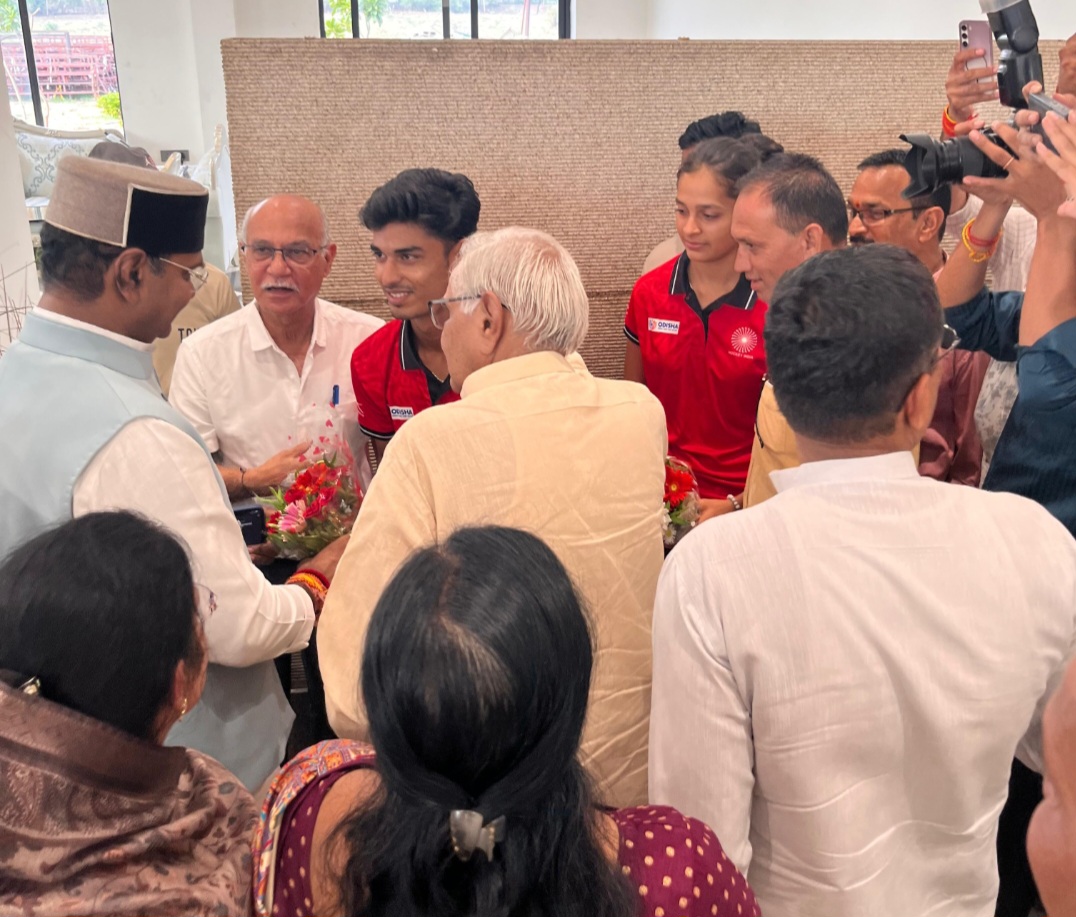 खेल मंत्री विश्वास सारंग ने एशियन मेडलिस्ट अंडर 18 हांकी खिलाड़ियों का सम्मान किया