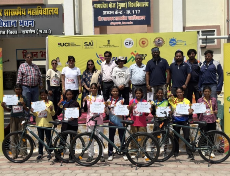 विश्व साइक्लिंग दिवस पर आयोजित हुई एमपी अस्मिता महिला साइक्लिंग लीग, 100 महिला खिलाड़ियों ने दिखाया दमखम, खेल के साथ स्वास्थ्य और पर्यावरण संरक्षण का दिया संदेश