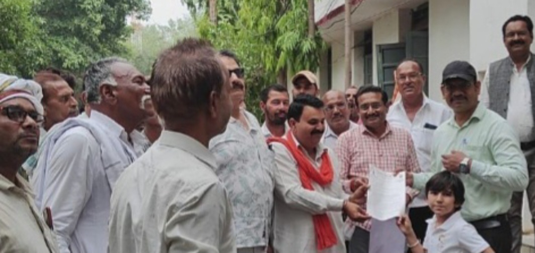 अपनी मांगों को लेकर भारतीय किसान संघ ने सौपा ज्ञापन