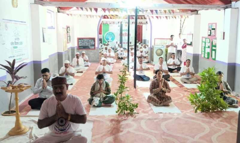 योगा विधिक सप्ताह का शुभारंभ हुआ केन्द्रीय जेल नर्मदापुरम् में