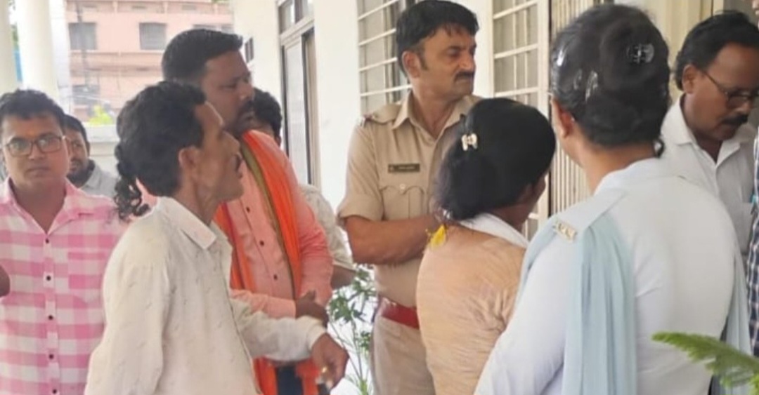 महा खुलासा न्याय के मंदिर में ‘फर्जी लेडी वकील’ का खतरनाक खेल, रुबीना शेख बनी ‘उपाध्याय’, क्या शहर में चल रहा था ब्लैकमेलिंग और धर्मांतरण का बड़ा नेक्सस, बारीकी से जांच करने की मांग