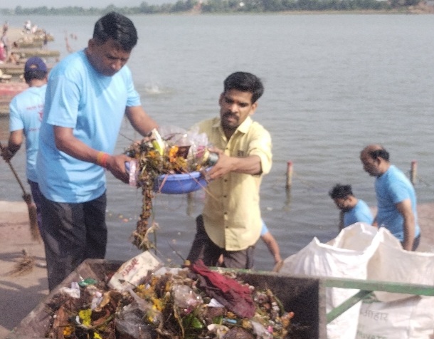 ग्वाल नर्मदा सेना का स्वच्छता अभियान जारी , प्रति गुरुवार की जाती है माँ नर्मदा की साफ सफाई