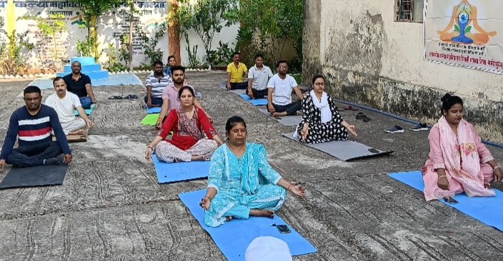 अंतरराष्ट्रीय योग दिवस पर शासकीय कन्या महाविद्यालय सिवनी मालवा में योगाभ्यास, प्राणायाम एवं ध्यान का आयोजन