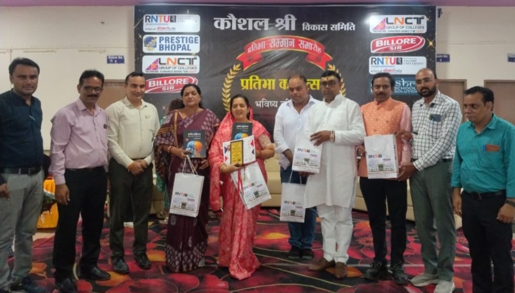 आईसेक्ट विश्व रंग हिंदी ओलंपियाड कैलेंडर का विमोचन हुआ, नर्मदापुरम में आरएनटीयू द्वारा सैकड़ो विद्यार्थी सम्मानित हुए
