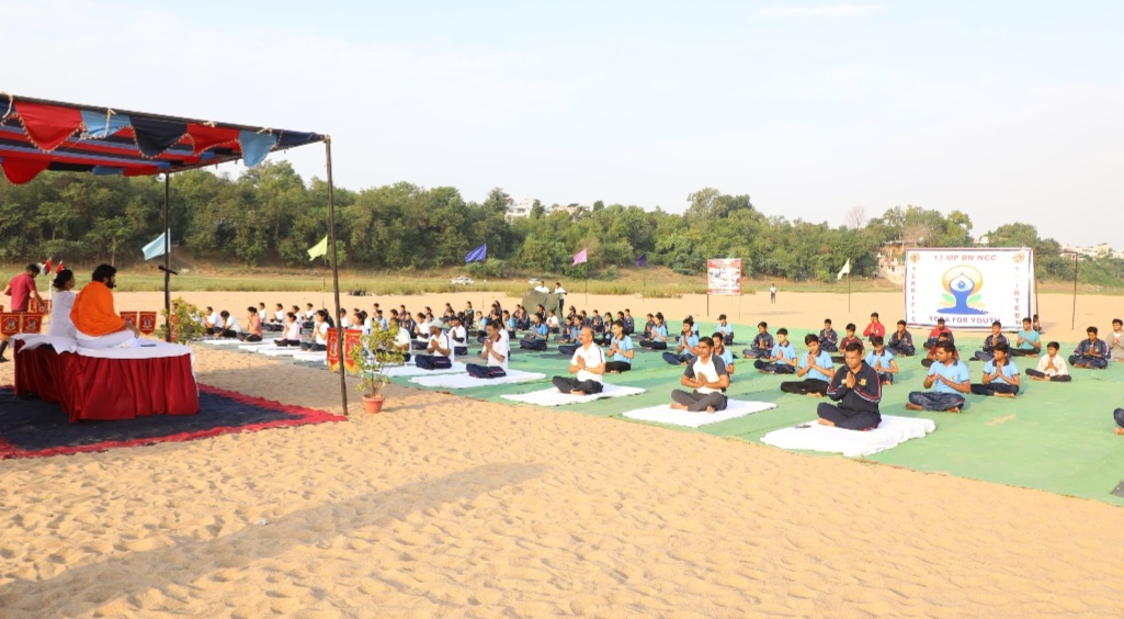 विश्व योग दिवस पर 13 एमपी बटालियन एनसीसी कैडेट्स ने किया योगाभ्यास
