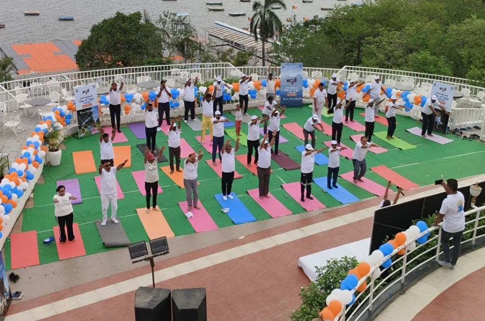 प्रदेश के प्रमुख पर्यटन स्थलों से गूंजा योग का वैश्विक संदेश, योग अपनाने का लिया गया सामूहिक संकल्प, मध्यप्रदेश पर्यटन बोर्ड के अधिकारियों ने कुशाभाऊ ठाकरे अंतर्राष्ट्रीय कन्वेंशन सेंटर में किया योगाभ्यास, अंतर्राष्ट्रीय योग दिवस पर ‘योग फॉर हेल्दी एजिंग’ थीम पर किया योगाभ्यास