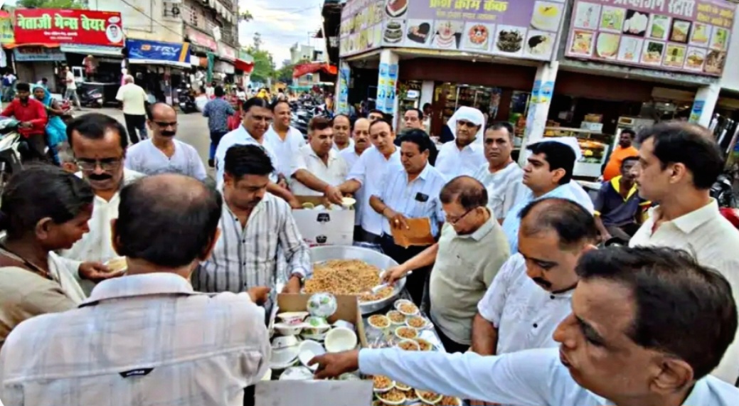 अच्छी बारिश की कामना के साथ सिंधी समाज ने बांटा मीठे चावल का प्रसाद, झूलेलाल मंदिर में विशेष अनुष्ठान, विश्व कल्याण के लिए हुई सामूहिक प्रार्थना