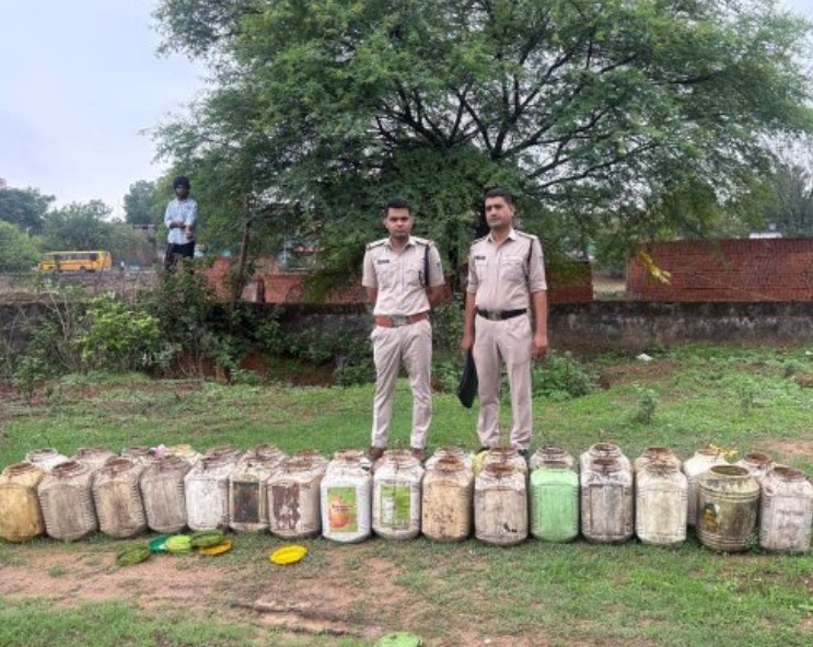 कलेक्टर के निर्देश पर अवैध शराब के विरुद्ध आबकारी विभाग की बड़ी कार्यवाही, 8 प्रकरण दर्ज