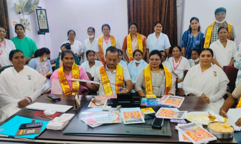 राष्ट्रीय चिकित्सक दिवस पर जिला चिकित्सालय में ध्यान एवं तनाव प्रबंधन कार्यक्रम आयोजित, चिकित्सकों का हुआ सम्मान