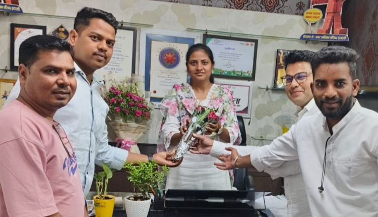 दुकानों में हिस्सेदारी, एस सी एस टी युवाओं के उद्यमिता विकास व रोजगार आरक्षण की मांग, सीएमओ को सौंपा ज्ञापन