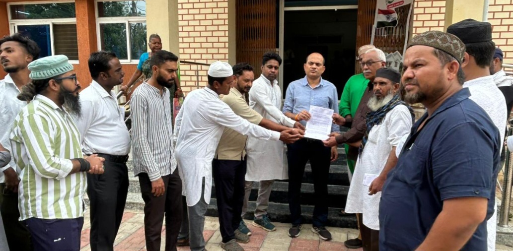 सोशल मीडिया पर इस्लाम धर्म, हज़रत पैगम्बर मोहम्मद एवं उनके परिवार के संबंध में कथित आपत्तिजनक, अशोभनीय एवं भड़काऊ वक्तव्य देने वाली नाज़िया इलाही खान के विरुद्ध निष्पक्ष जांच कर विधिसम्मत कठोर कार्रवाई किए जाने हेतु दिया ज्ञापन
