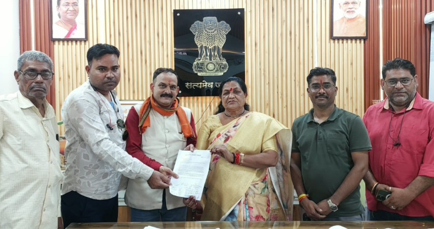 गोल्डन वेलफेयर सोसायटी ने कॉलोनी के स्थायी विकास हेतु राज्यसभा सांसद माया नारोलिया से की सौजन्य भेंट