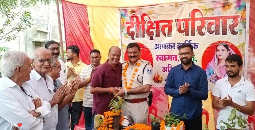 वार्ड 08 में वृहद पौधरोपण, अफसरों-जनप्रतिनिधियों ने लगाए आम, बरगद, आंवला के पौधे, “एक पेड़, भविष्य की सुरक्षा” का दिया संदेश; पार्षद बोलीं- देखभाल ही असली जिम्मेदारी