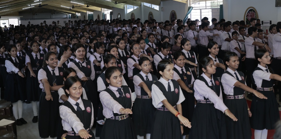 राज्य स्तरीय “SAFE CLICK 2.0” अभियान के तहत शांति निकेतन हायर सेकेंडरी स्कूल में साइबर जागरूकता कार्यक्रम