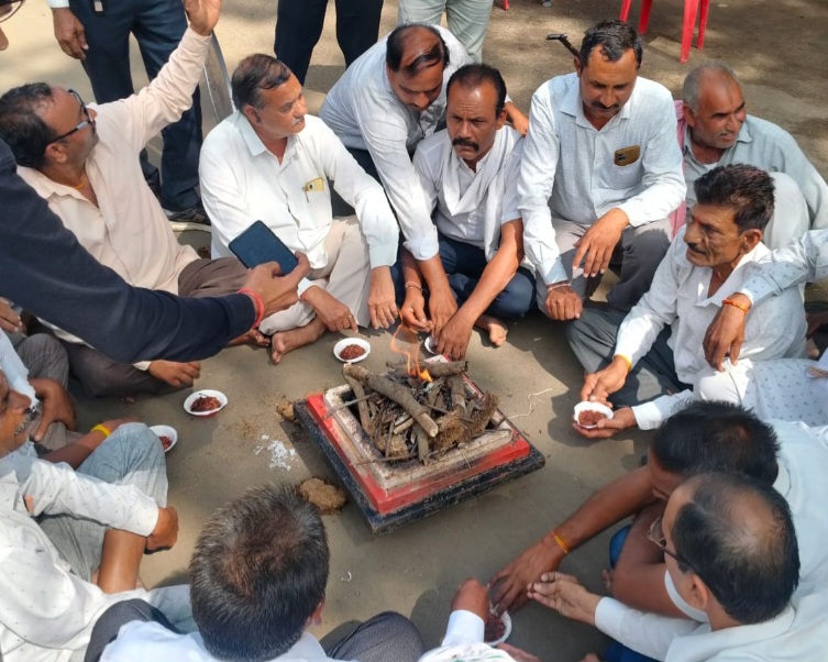 सरकार को सद्बुद्धि देनें भारतीय किसान संघ नें किया सद्बुद्धि यज्ञ, आगे भी जारी रहेगा प्रदर्शन
