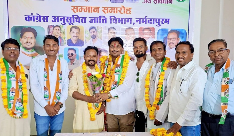 कांग्रेस कमेटी अनुसूचित जाति विभाग का सम्मान समारोह एवं संगठनात्मक बैठक आदर्श नगर वार्ड क्रमांक 11 में संपन्न