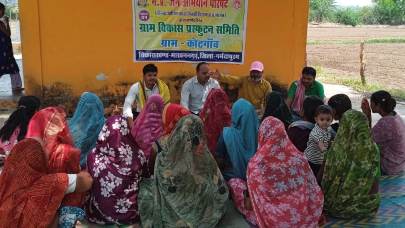 स्वैच्छिकता पर्व पर नवांकुर सखीयों ने नर्सरी निर्माण पर बैठक