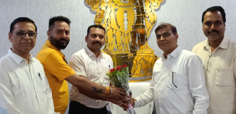 नपा सी एम ओ का सिंधी समाज एवं व्यपारियों द्वारा स्वागत किया