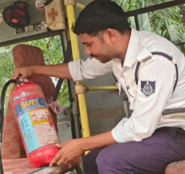 ट्रैफिक डीएसपी के मार्गदर्शन में चल रहा स्कूली बसो का जांच अभियान, स्कूल वाहनों की सघन जांच, बच्चों की सुरक्षा को लेकर यातायात पुलिस सतर्क