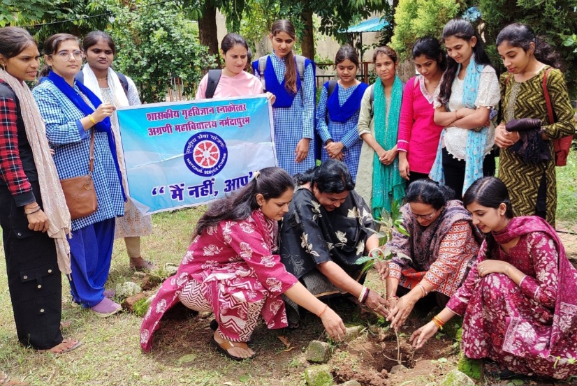 विश्व जनसंख्या दिवस पर हुआ पौधरोपण