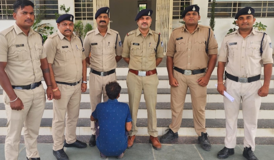 शातिर चोर को पुलिस ने 24 घंटे के अंदर दबोचा, डेढ़ लाख रुपए बरामद